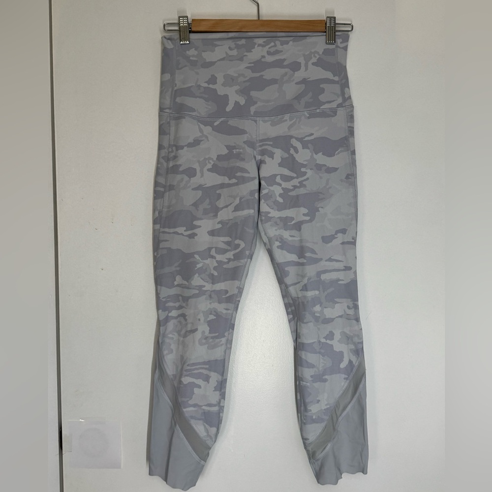 Lululemon Wunder Under Crop High-Rise, Roll Down Scallop Leggings 23", Size 10 - Picture 9 of 10